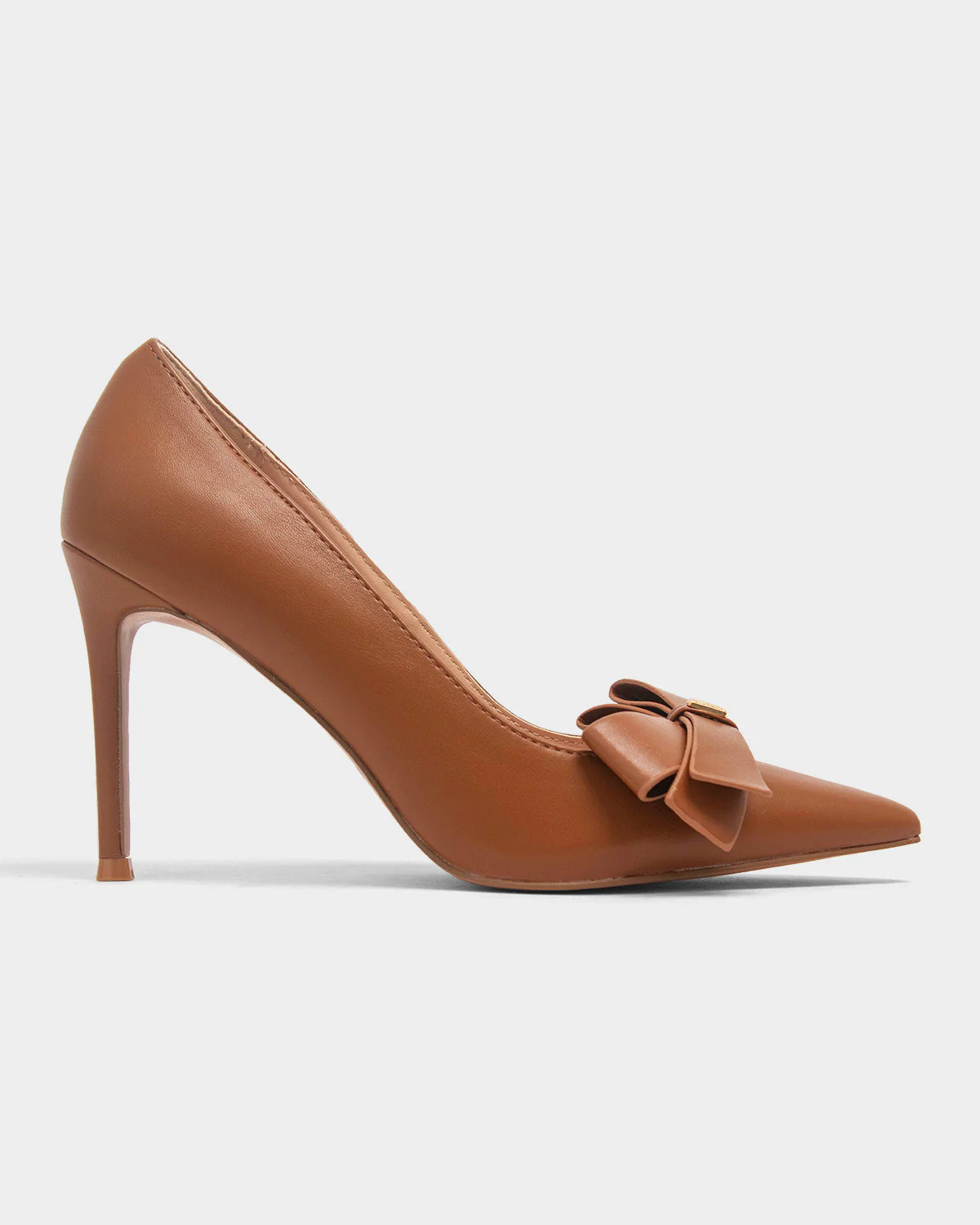 Kenneth Cole Tacones Para Mujer Julian Bow Pump KWS5074AM Dark Brown