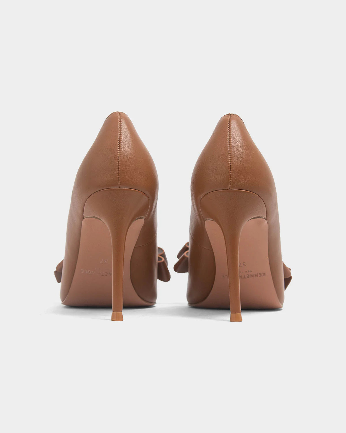 Kenneth Cole Tacones Para Mujer Julian Bow Pump KWS5074AM Dark Brown