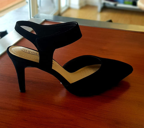 City Classified Nix-S Women Black Pointy Ankle Strap Shoe Black-SHF/SHW
